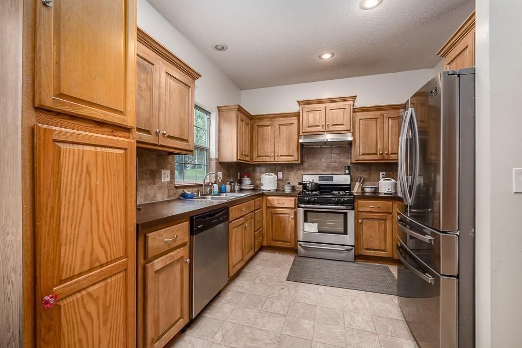 1210 Barnett Avenue — photo 2