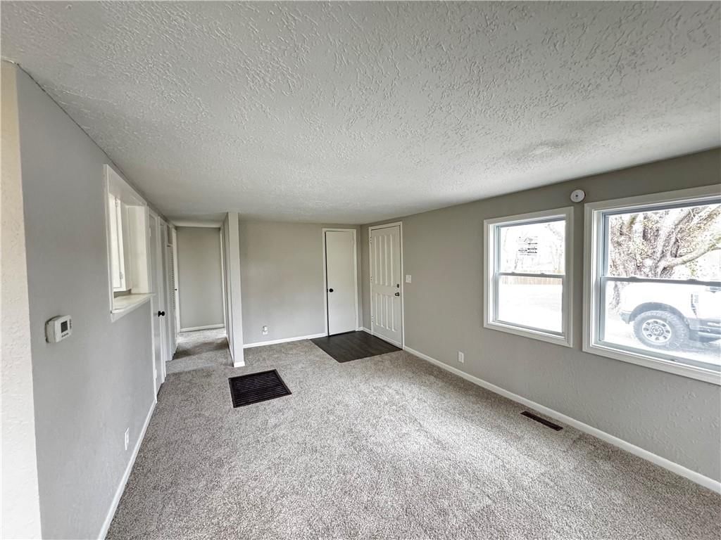 16014 Valentine Avenue — photo 4
