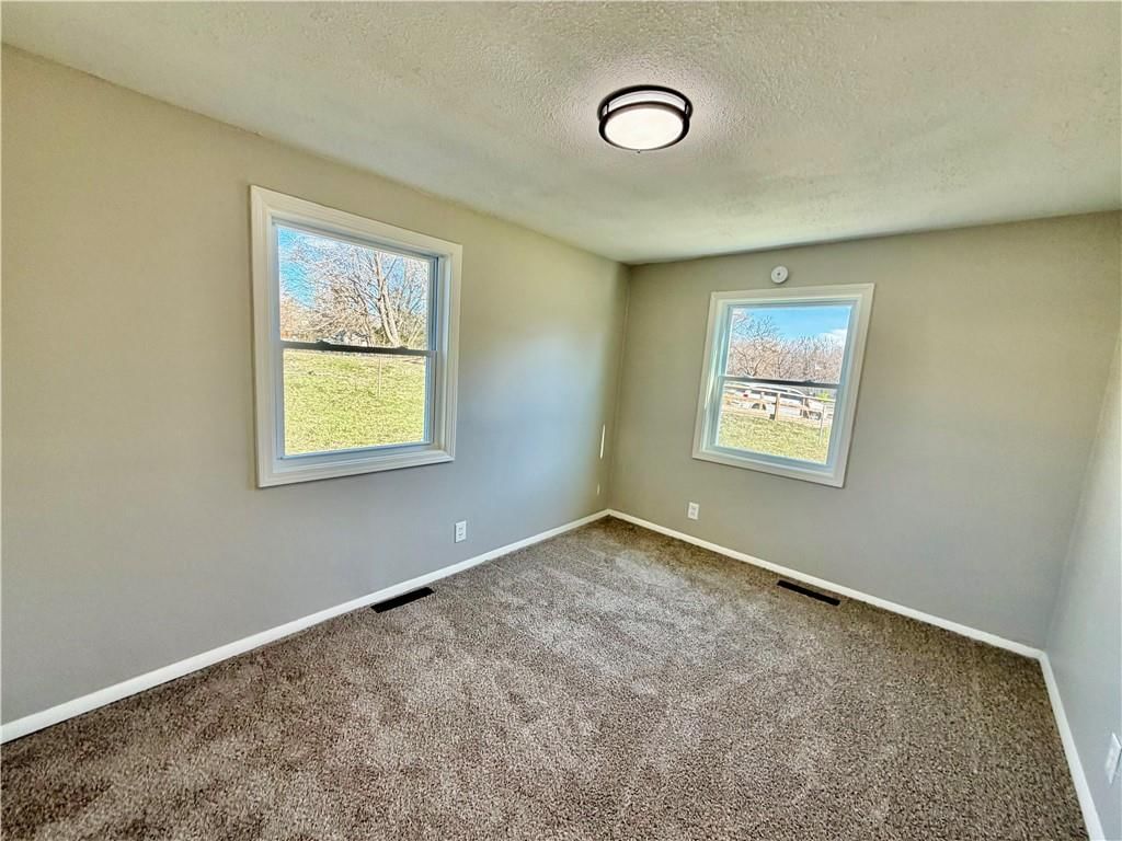 16014 Valentine Avenue — photo 10