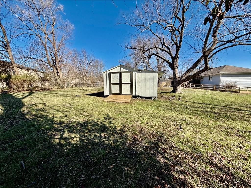 16014 Valentine Avenue — photo 22