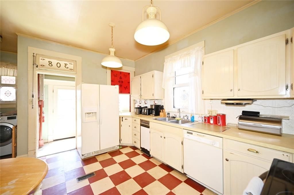 308 R Street — photo 10