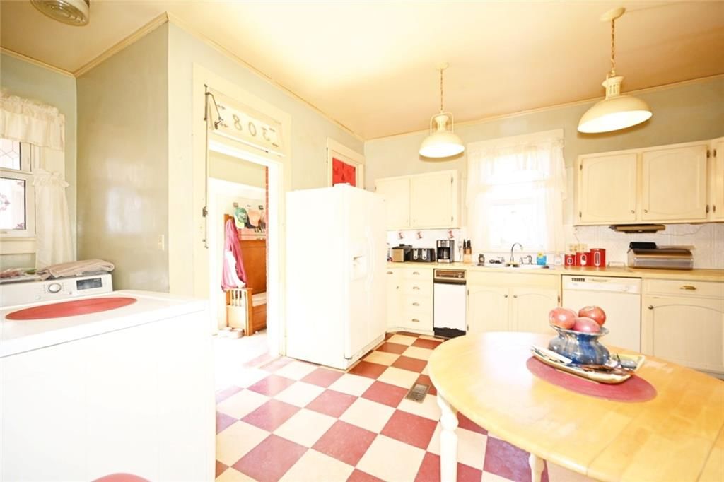 308 R Street — photo 14