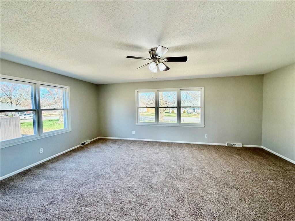 806 E Market Street — photo 2