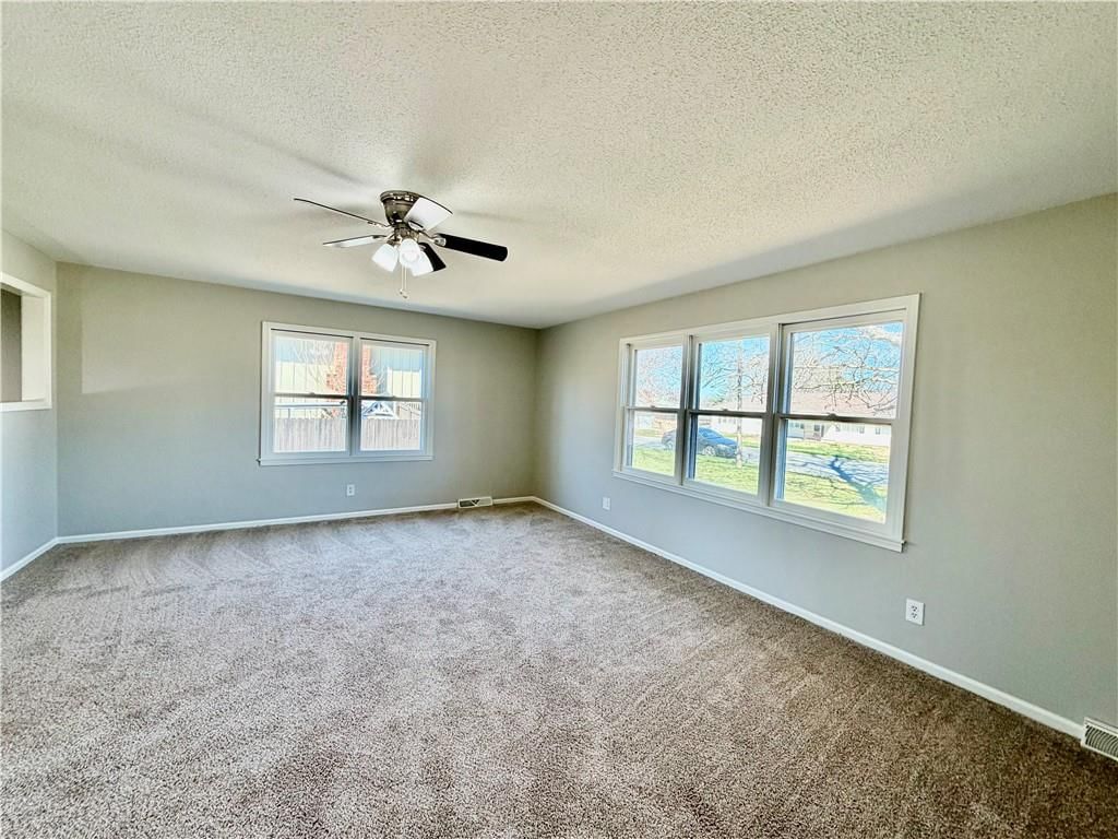 806 E Market Street — photo 3