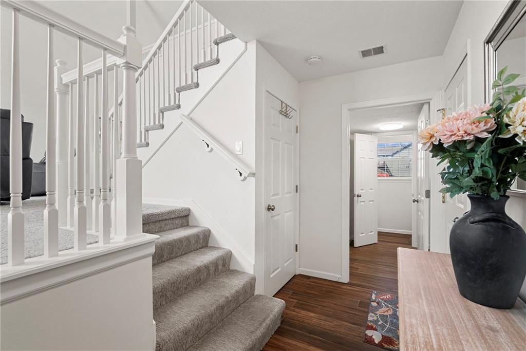 504 E Acorn Street — photo 3