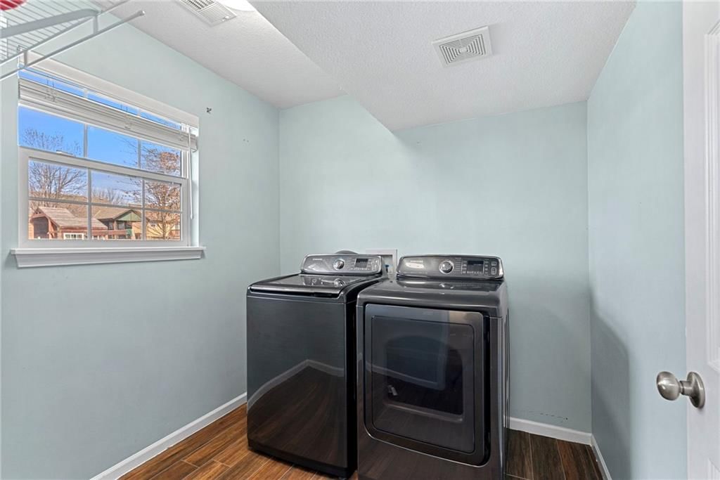 504 E Acorn Street — photo 16