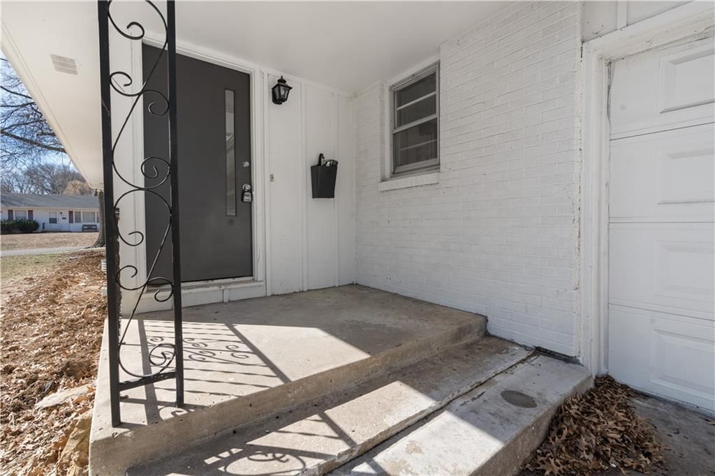 8604 E 84th Terrace — photo 3
