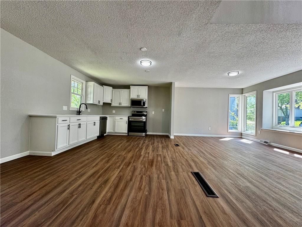 1621 N Belvidere Avenue — photo 4