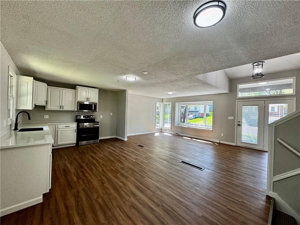 1621 N Belvidere Avenue — photo 5