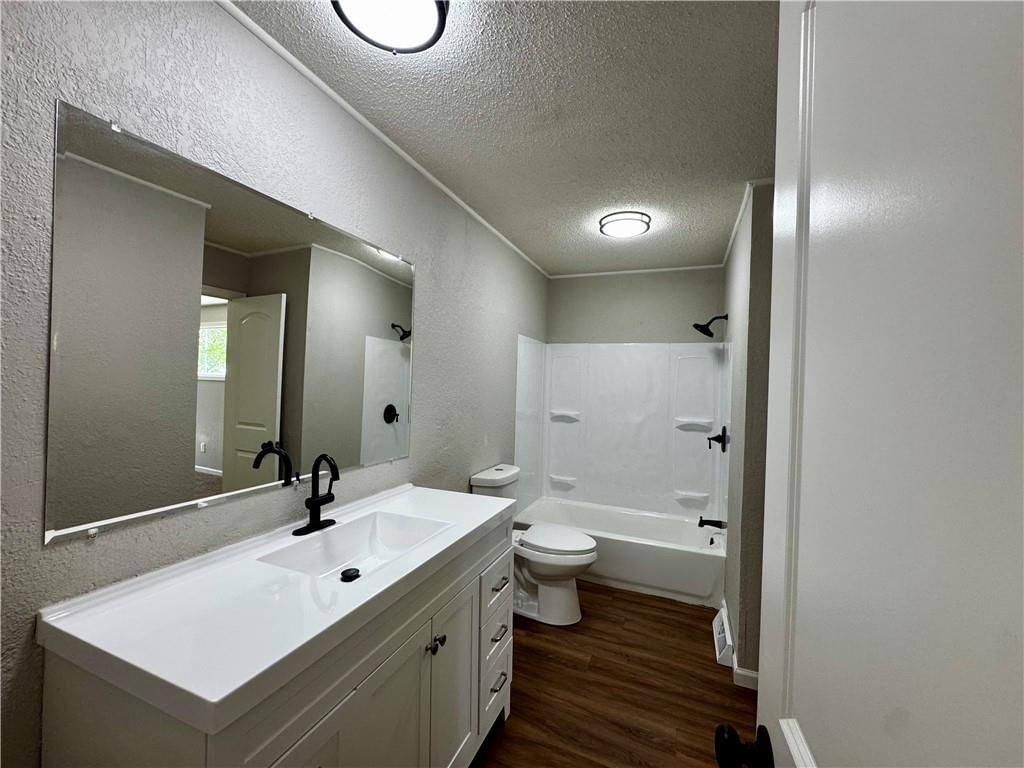 1621 N Belvidere Avenue — photo 10