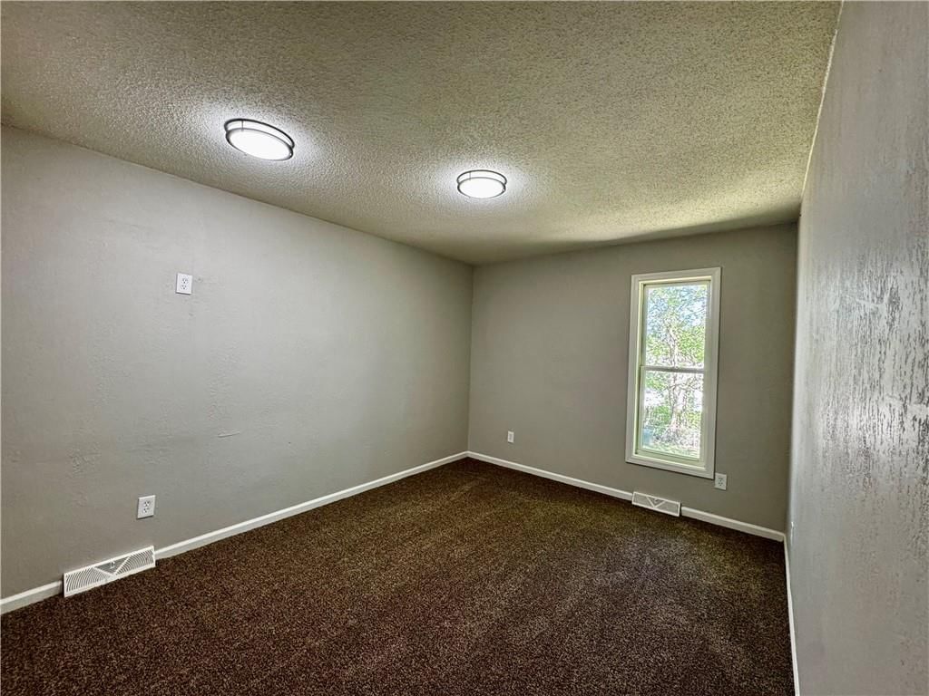 1621 N Belvidere Avenue — photo 18