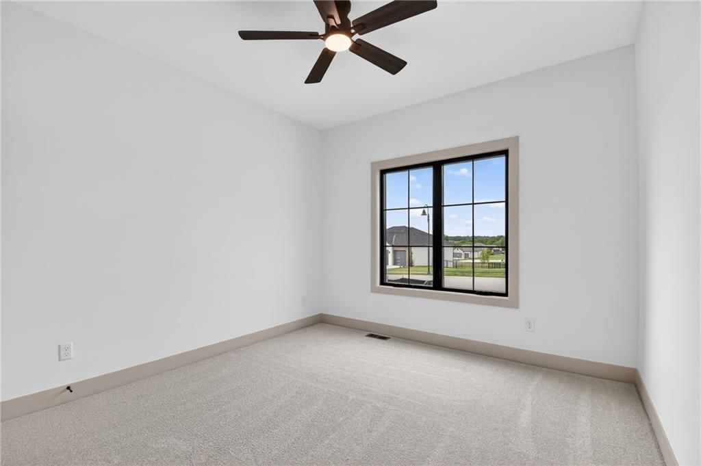 2605 NE Crestview Street — photo 32