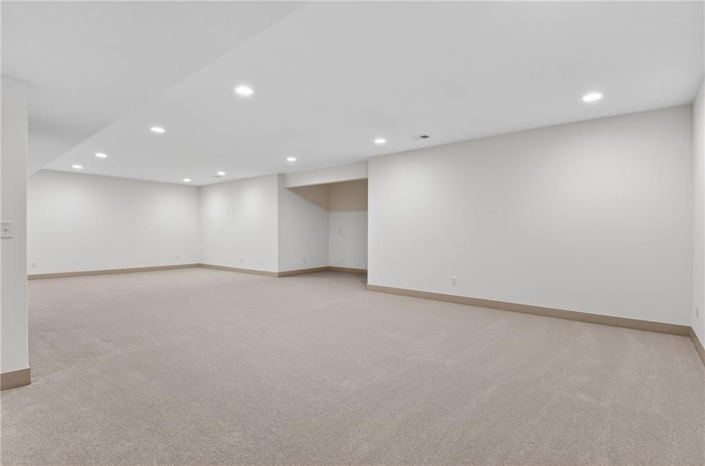 2605 NE Crestview Street — photo 37