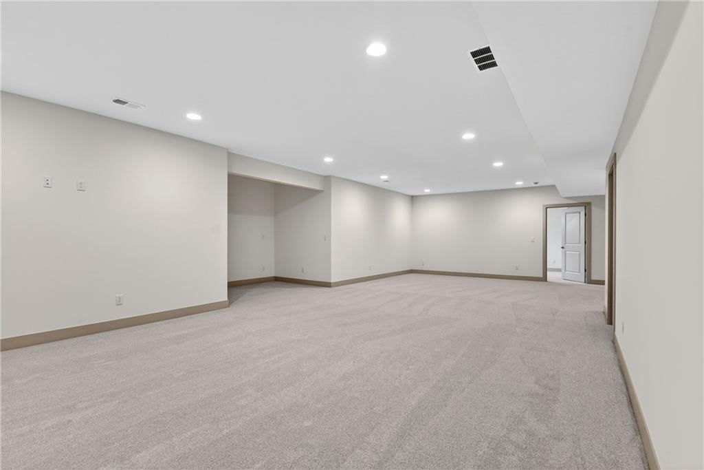 2605 NE Crestview Street — photo 38