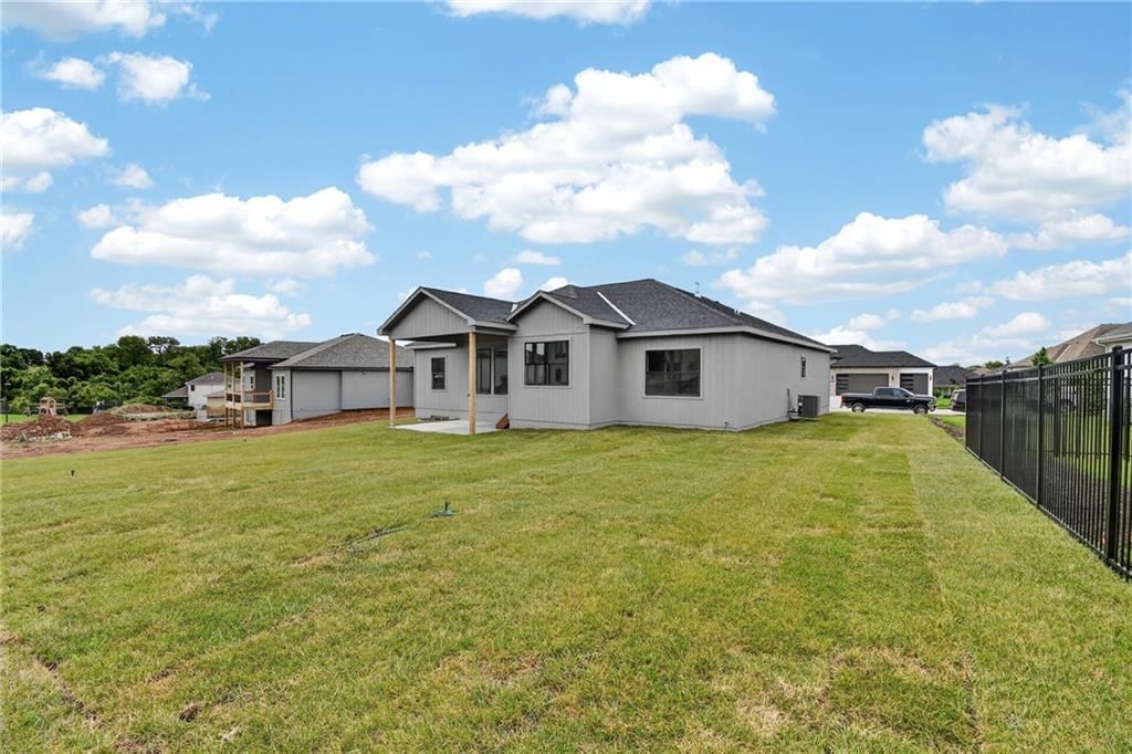 2605 NE Crestview Street — photo 43