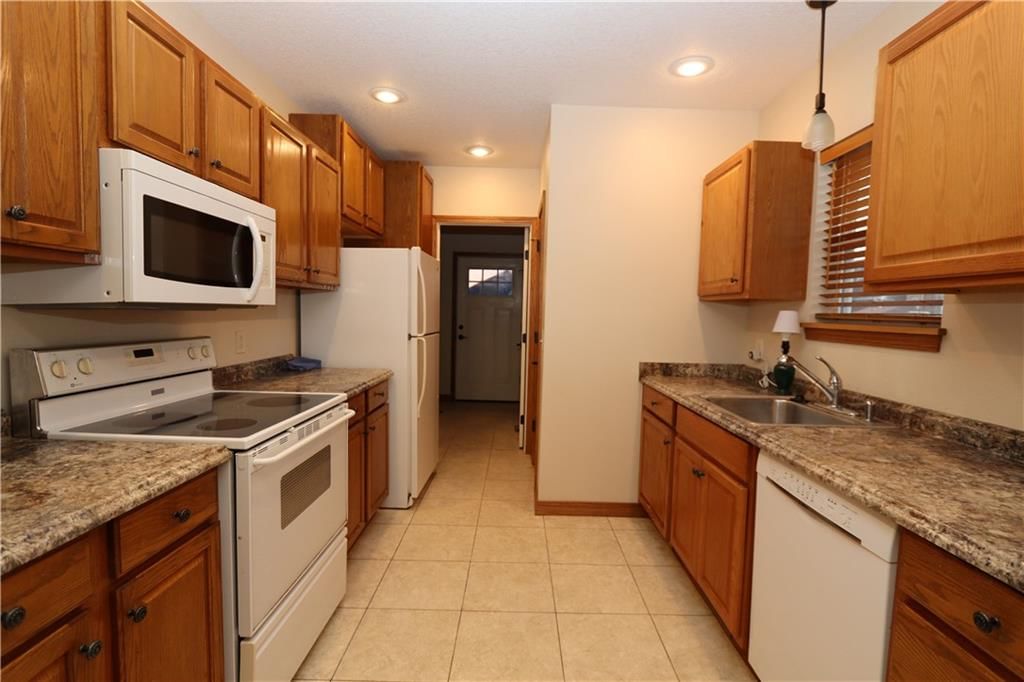 Photo 6 of 20 - 2402 S Kentucky Avenue, Joplin, MO 64804