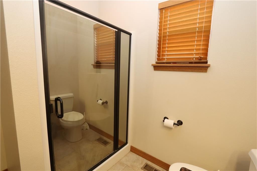 Photo 7 of 20 - 2402 S Kentucky Avenue, Joplin, MO 64804