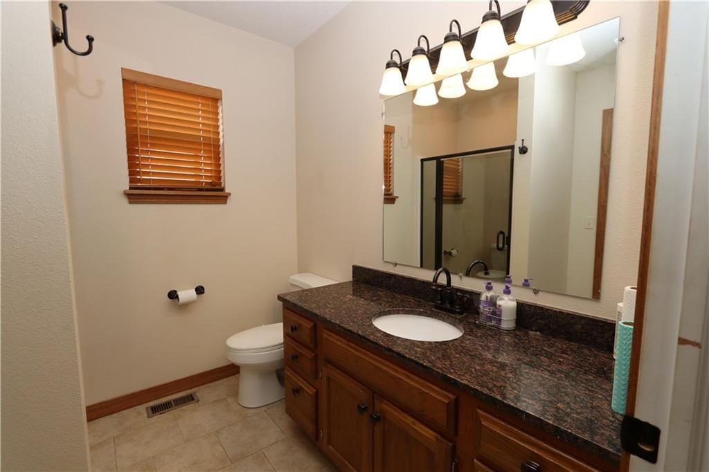Photo 8 of 20 - 2402 S Kentucky Avenue, Joplin, MO 64804