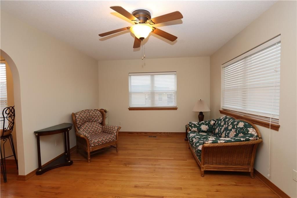 Photo 12 of 20 - 2402 S Kentucky Avenue, Joplin, MO 64804