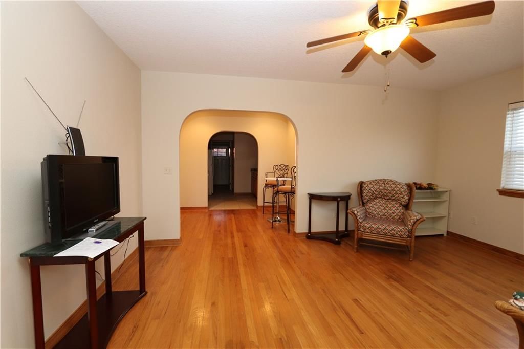 Photo 13 of 20 - 2402 S Kentucky Avenue, Joplin, MO 64804