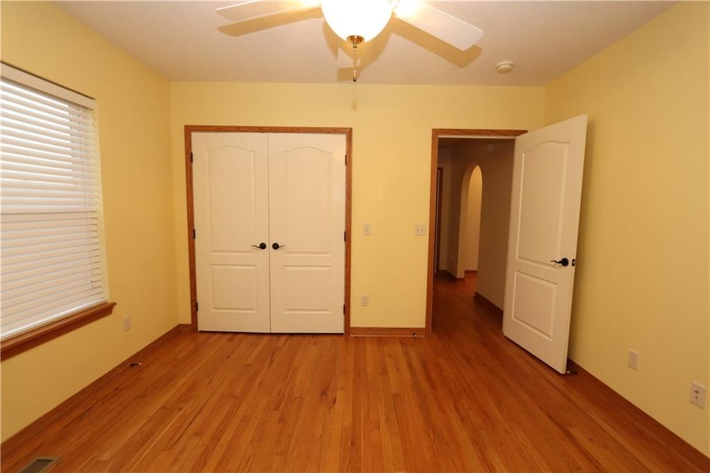 Photo 14 of 20 - 2402 S Kentucky Avenue, Joplin, MO 64804