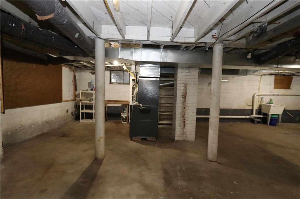 Photo 17 of 20 - 2402 S Kentucky Avenue, Joplin, MO 64804