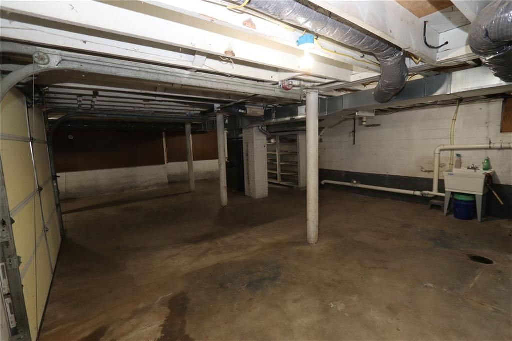 Photo 19 of 20 - 2402 S Kentucky Avenue, Joplin, MO 64804