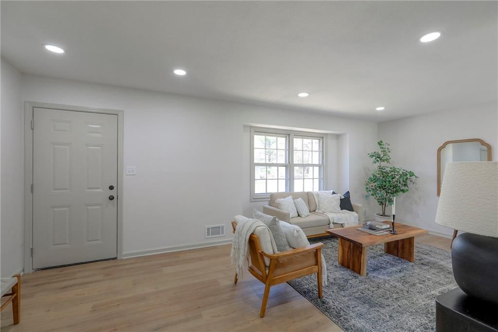 5121 S Cottage Avenue — photo 5
