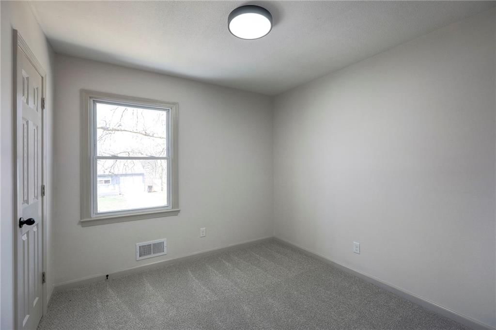 5121 S Cottage Avenue — photo 23