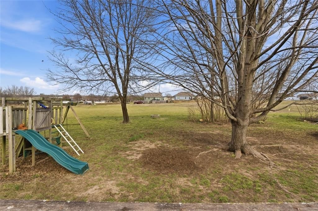 305 S Truman Road — photo 21