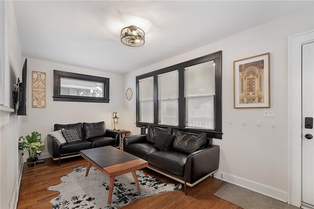2532 Charlotte Street — photo 6