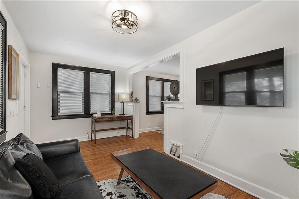 2532 Charlotte Street — photo 8
