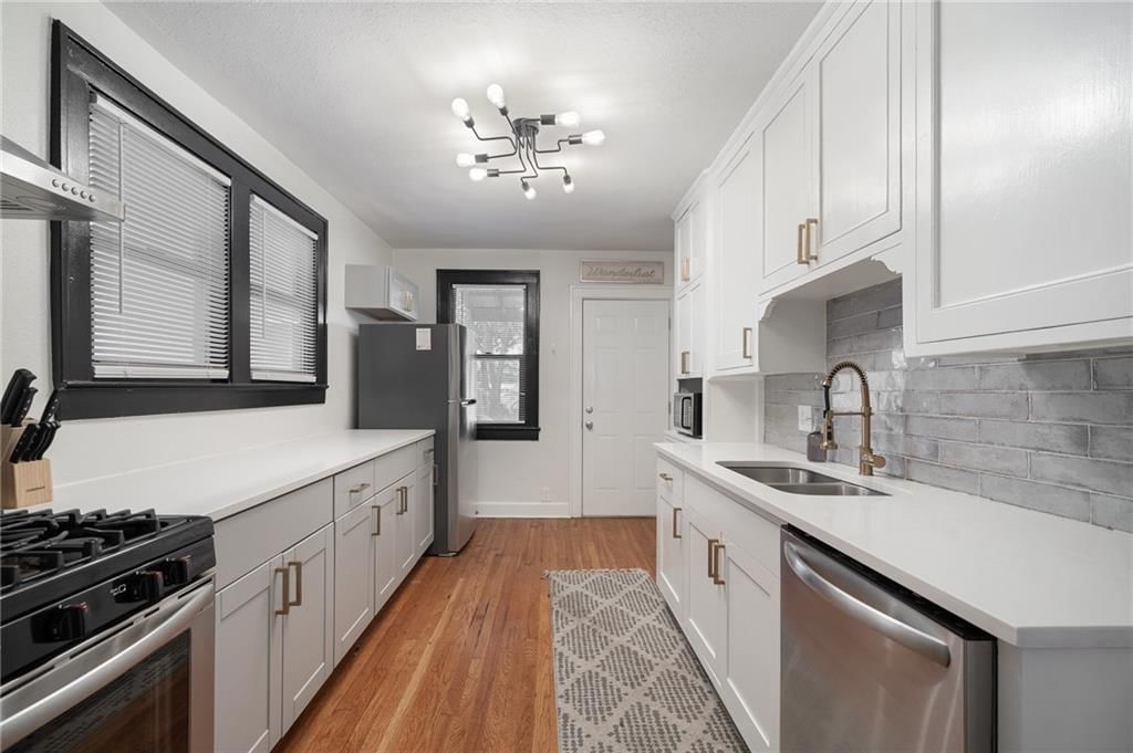 2532 Charlotte Street — photo 11