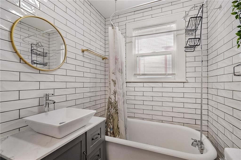 2532 Charlotte Street — photo 17