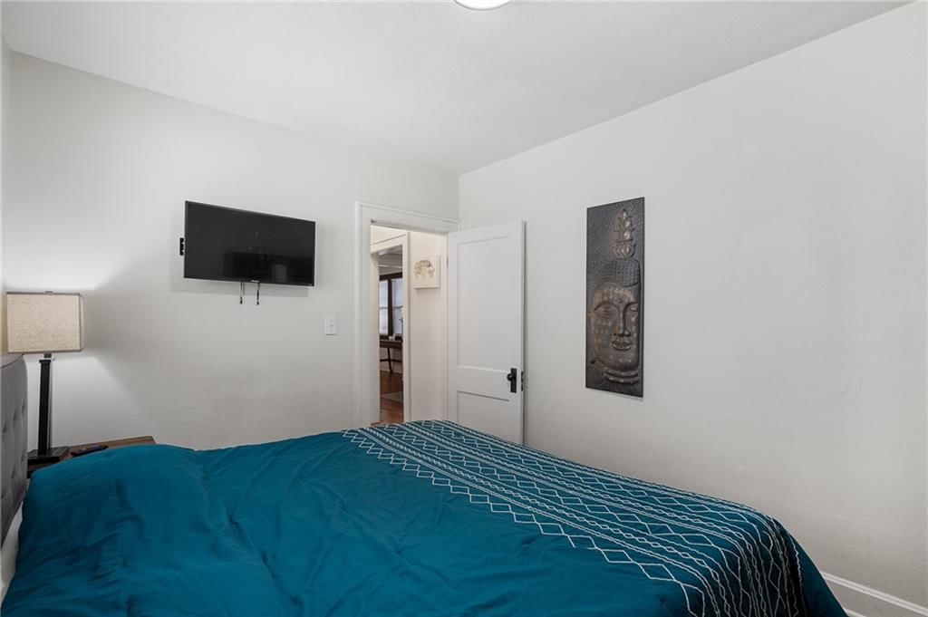 2532 Charlotte Street — photo 21