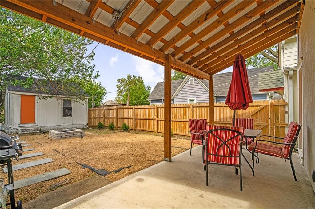 2532 Charlotte Street — photo 22