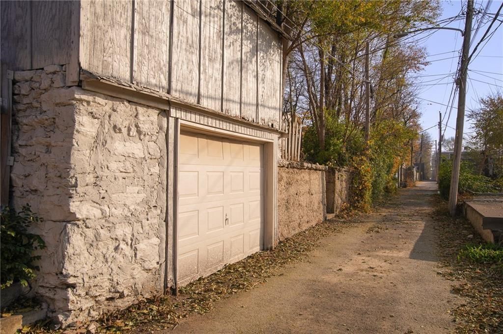 2532 Charlotte Street — photo 25