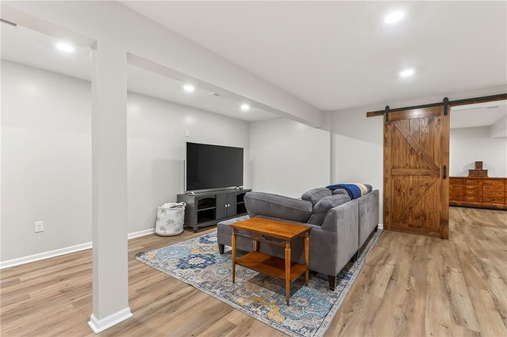 611 N Winnebago Drive — photo 37