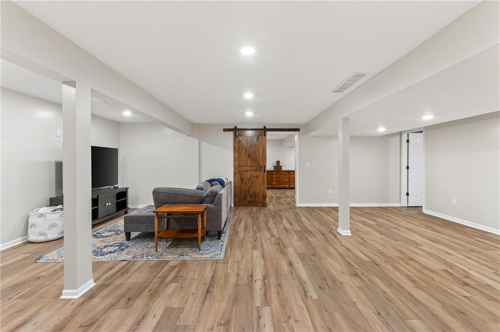 611 N Winnebago Drive — photo 40