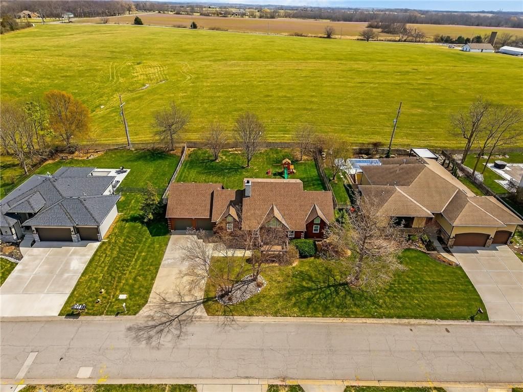 611 N Winnebago Drive — photo 55