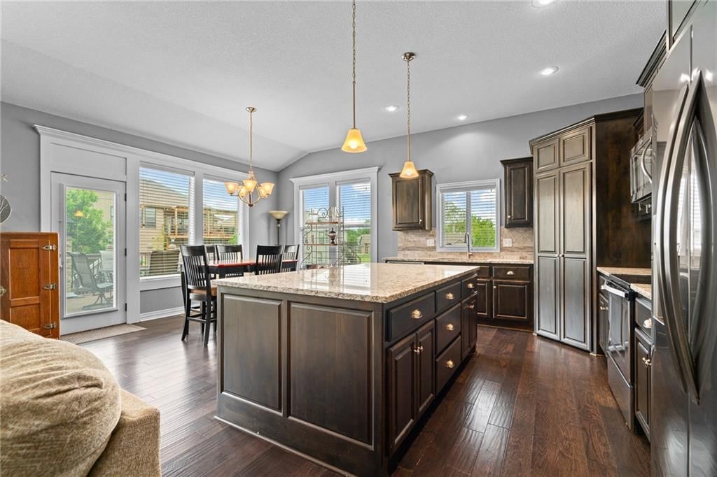 1206 Johnston Drive — photo 3