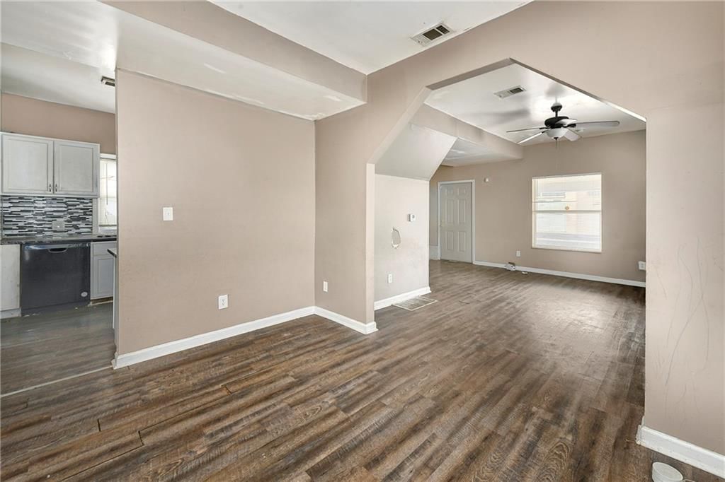 Photo 9 of 28 - 3609 E 27th Street