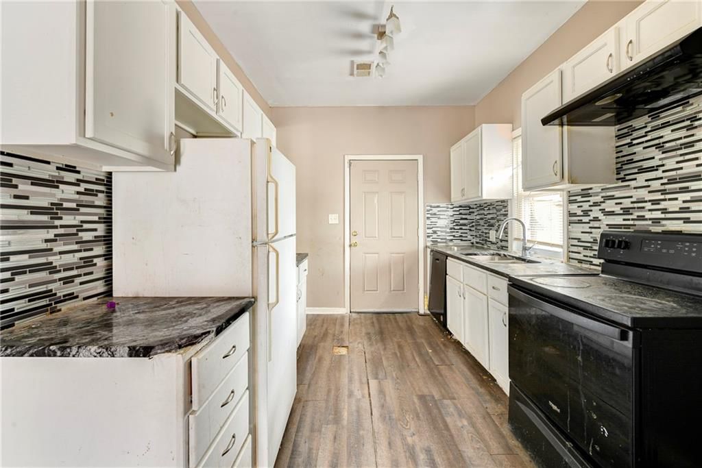Photo 11 of 28 - 3609 E 27th Street