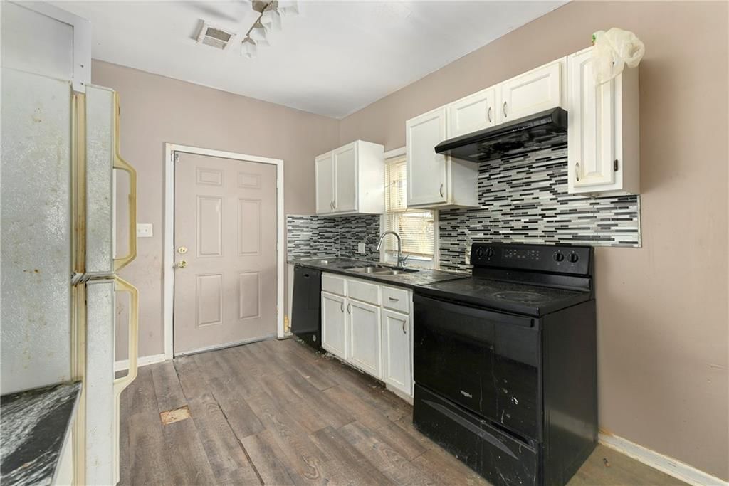 Photo 12 of 28 - 3609 E 27th Street