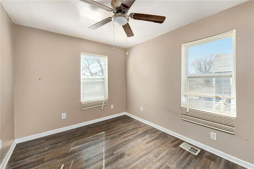 Photo 15 of 28 - 3609 E 27th Street