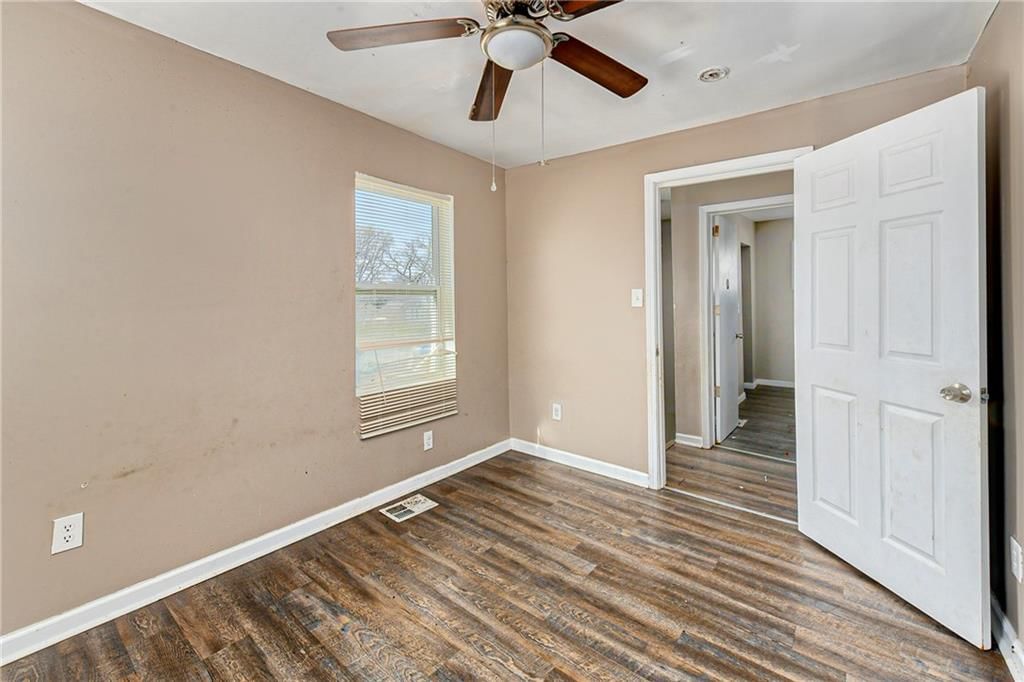Photo 16 of 28 - 3609 E 27th Street