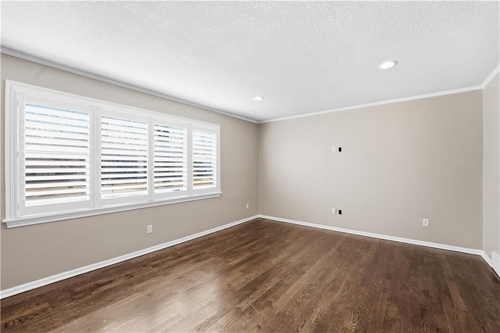 2512 W 77th Street — photo 6