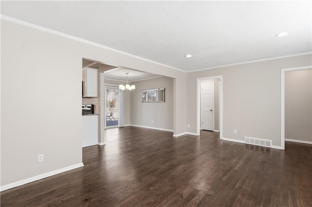 2512 W 77th Street — photo 8