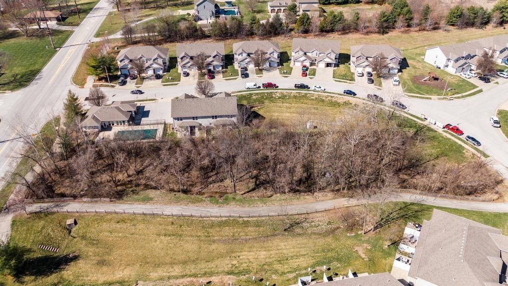 13684 OAK VALLEY Drive — photo 32