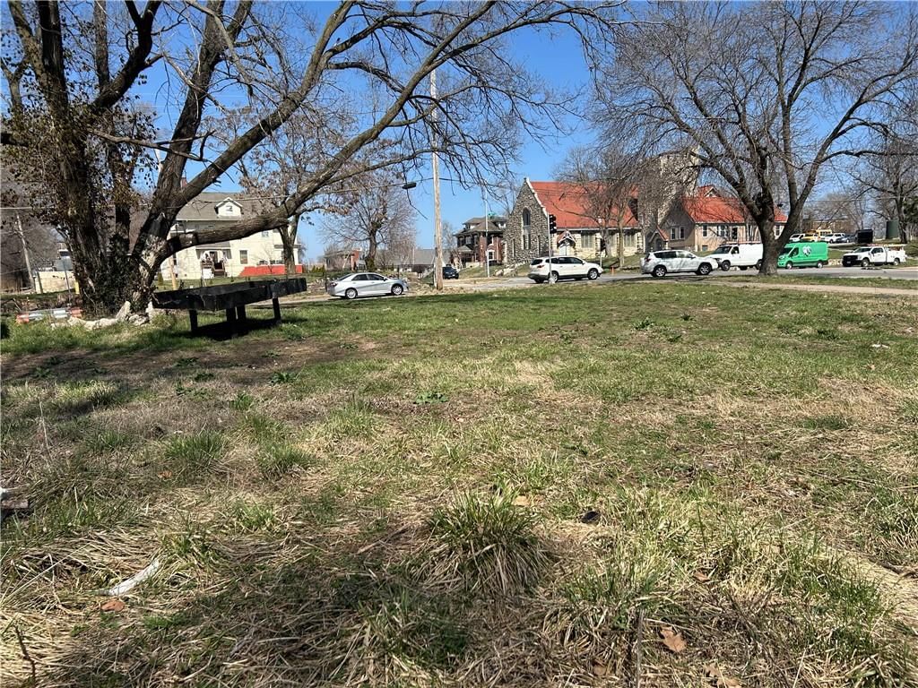 900 Benton Boulevard — photo 2